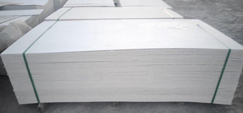 变电所有防火包，阻火包。防火泥，防火隔板